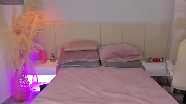 sofia pamela online show from September 2025 07:13:01 PM