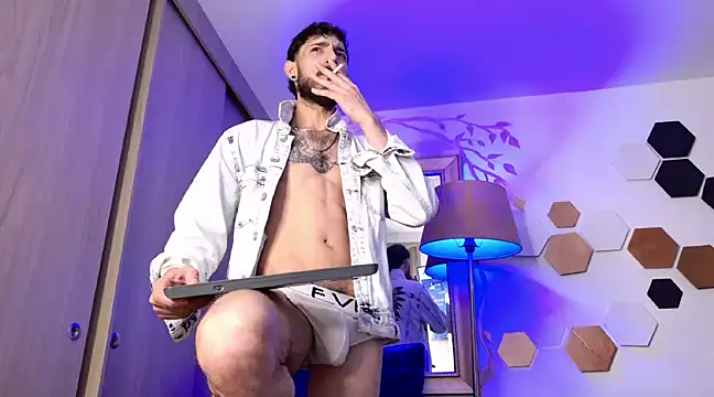 Snapshot of enzo_herrera01 chatting on March 2025 07:45:01 AM enzo herrera01 online show from March 2025 07:45:01 AM