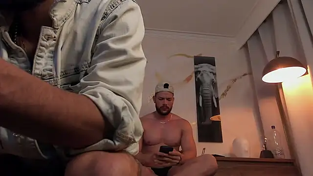 Snapshot of enzo_herrera01 chatting on December 2025 01:43:02 AM enzo herrera01 online show from December 2025 01:43:02 AM