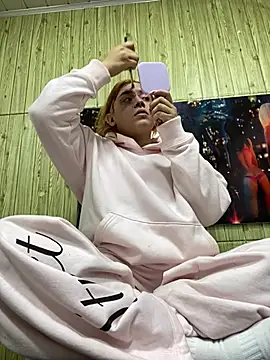 Snapshot of sara_winehouse1 chatting on April 2026 03:53:02 AM sara winehouse1 online show from April 2026 03:53:02 AM