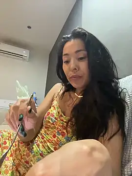 Snapshot of IzanamiTime chatting on December 2024 12:01:02 PM IzanamiTime online show from December 2024 12:01:02 PM