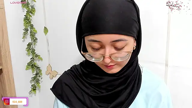 Snapshot of aysel_elid chatting on May 2026 06:12:02 PM aysel elid online show from May 2026 06:12:02 PM