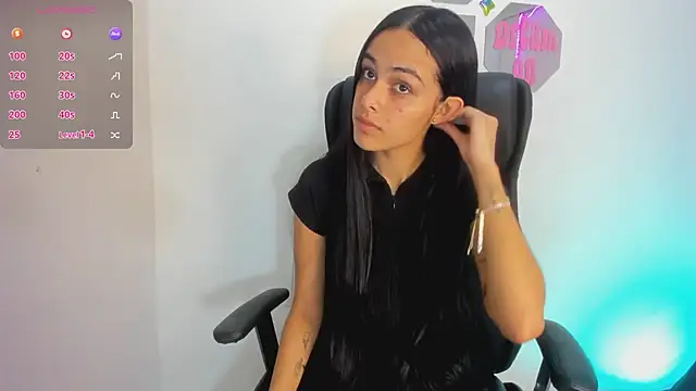 ChloeHarper  online show from December 2024 12:31:01 PM