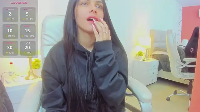 ChloeHarper  online show from November 2025 12:50:02 PM