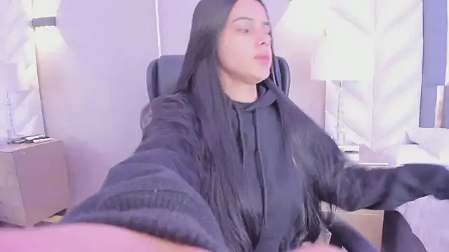 ChloeHarper  online show from January 2026 12:32:01 PM