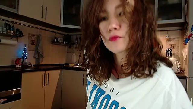 Snapshot of Kelly_Yon chatting on December 2024 09:04:02 PM Kelly Yon online show from December 2024 09:04:02 PM