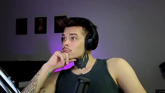 Snapshot of DENIS_HERE chatting on November 2025 01:55:01 PM DENIS HERE online show from November 2025 01:55:01 PM