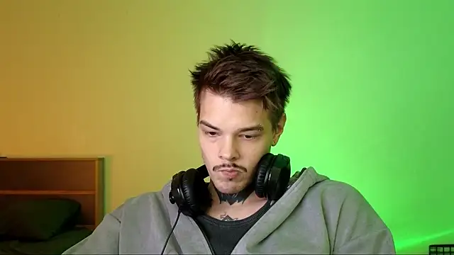 Snapshot of DENIS_HERE chatting on November 2025 12:54:02 AM DENIS HERE online show from November 2025 12:54:02 AM