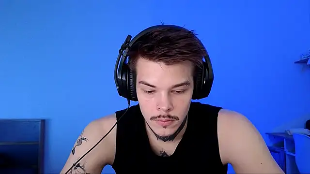 Snapshot of DENIS_HERE chatting on November 2025 06:21:01 PM DENIS HERE online show from November 2025 06:21:01 PM