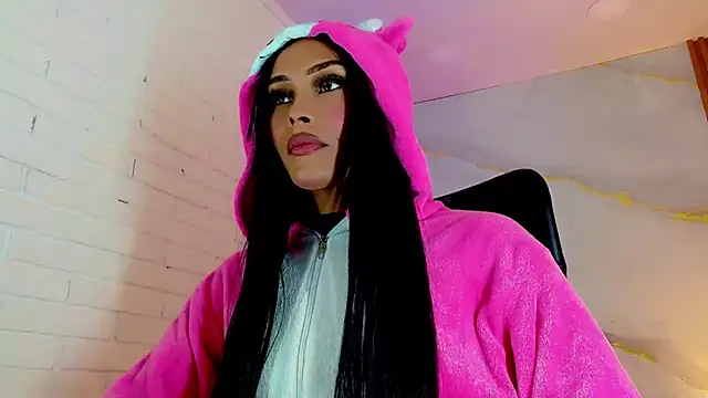 Snapshot of CoralineSweett chatting on October 2025 03:29:01 AM CoralineSweett online show from October 2025 03:29:01 AM