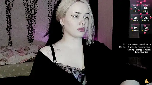 Snapshot of strawberry_elfcat chatting on April 2026 02:58:01 AM strawberry elfcat online show from April 2026 02:58:01 AM