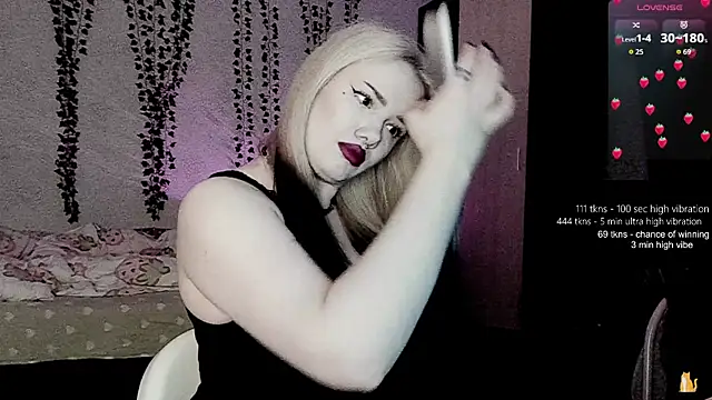 Snapshot of strawberry_elfcat chatting on April 2026 02:14:02 AM strawberry elfcat online show from April 2026 02:14:02 AM