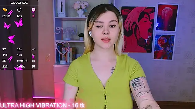 Snapshot of cutie_mili chatting on February 2025 01:40:01 AM cutie mili online show from February 2025 01:40:01 AM