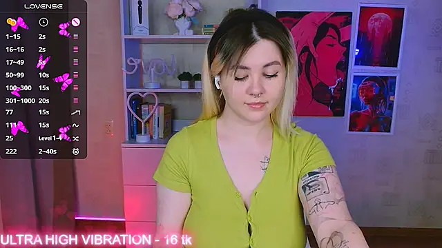 Snapshot of cutie_mili chatting on February 2025 04:43:01 AM cutie mili online show from February 2025 04:43:01 AM