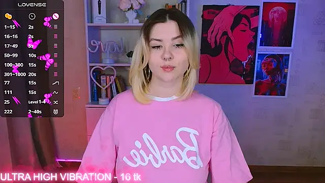 Snapshot of cutie_mili chatting on March 2025 01:39:01 PM cutie mili online show from March 2025 01:39:01 PM