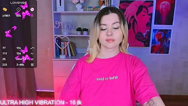 Snapshot of cutie_mili chatting on March 2025 02:12:02 PM cutie mili online show from March 2025 02:12:02 PM