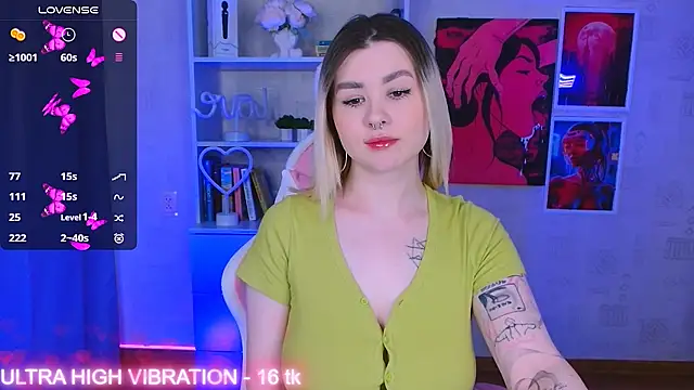 Snapshot of cutie_mili chatting on March 2025 08:03:02 AM cutie mili online show from March 2025 08:03:02 AM