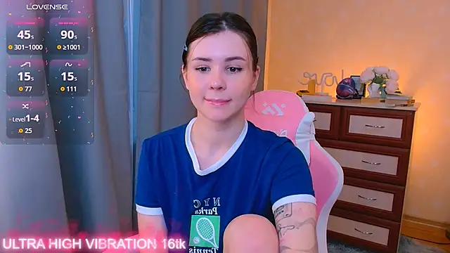 Snapshot of cutie_mili chatting on October 2025 07:17:01 AM cutie mili online show from October 2025 07:17:01 AM