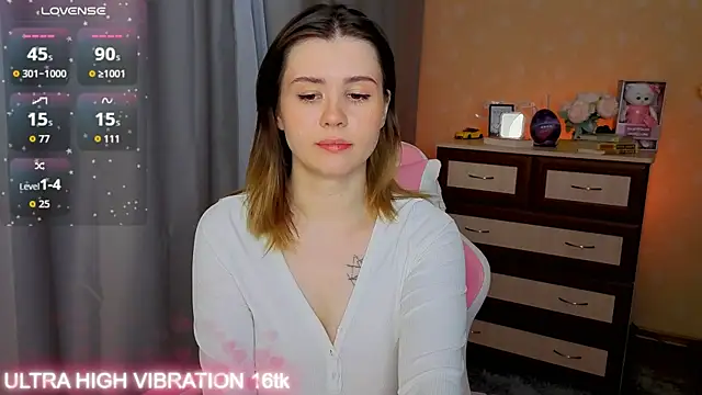 Snapshot of cutie_mili chatting on December 2025 06:10:01 AM cutie mili online show from December 2025 06:10:01 AM