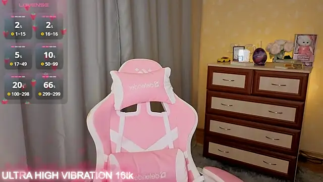 Snapshot of cutie_mili chatting on December 2025 07:50:01 AM cutie mili online show from December 2025 07:50:01 AM