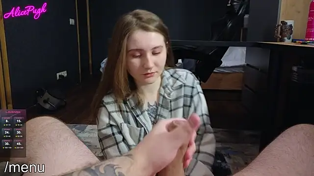 Snapshot of alicepugh chatting on January 2025 05:23:02 PM alicepugh online show from January 2025 05:23:02 PM