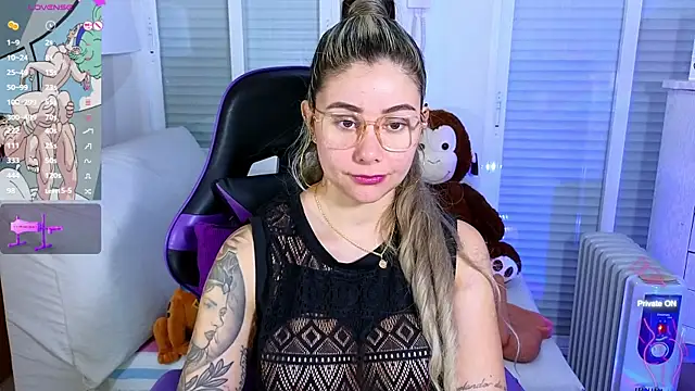 Snapshot of Tawny_cox chatting on December 2024 05:31:01 AM Tawny cox online show from December 2024 05:31:01 AM