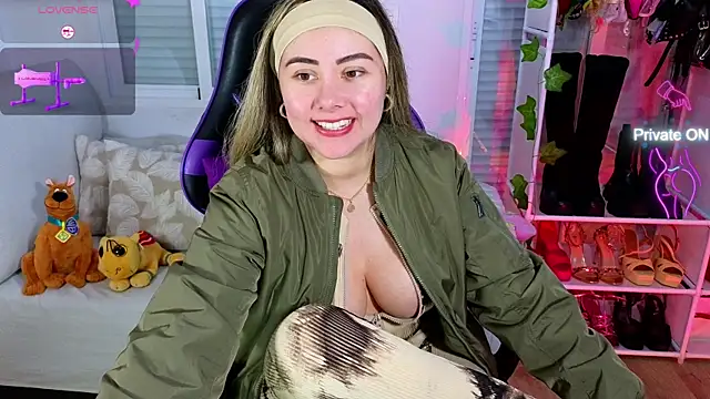 Snapshot of Tawny_cox chatting on February 2025 12:25:02 PM Tawny cox online show from February 2025 12:25:02 PM