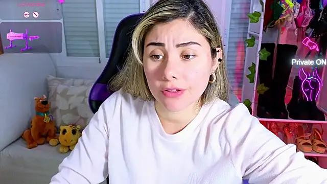 Snapshot of Tawny_cox chatting on February 2025 03:27:02 PM Tawny cox online show from February 2025 03:27:02 PM