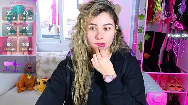 Snapshot of Tawny_cox chatting on February 2025 10:45:01 AM Tawny cox online show from February 2025 10:45:01 AM