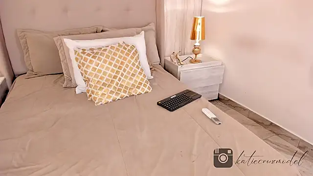 Snapshot of katie_cruz chatting on February 2025 07:56:01 PM katie cruz online show from February 2025 07:56:01 PM