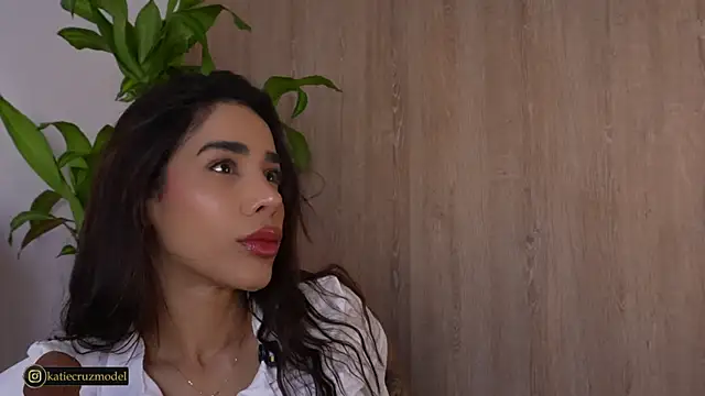 Snapshot of katie_cruz chatting on September 2025 11:10:01 AM katie cruz online show from September 2025 11:10:01 AM