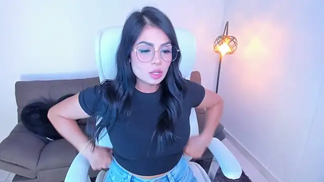 Snapshot of dominique21_ chatting on December 2024 10:50:01 PM dominique21 online show from December 2024 10:50:01 PM