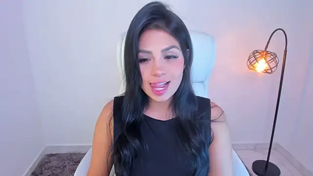 Snapshot of dominique21_ chatting on January 2025 04:30:02 AM dominique21 online show from January 2025 04:30:02 AM