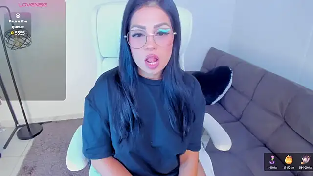 Snapshot of dominique21_ chatting on February 2025 04:09:02 AM dominique21 online show from February 2025 04:09:02 AM