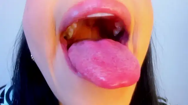 Snapshot of dominique21_ chatting on October 2025 11:38:02 PM dominique21 online show from October 2025 11:38:02 PM