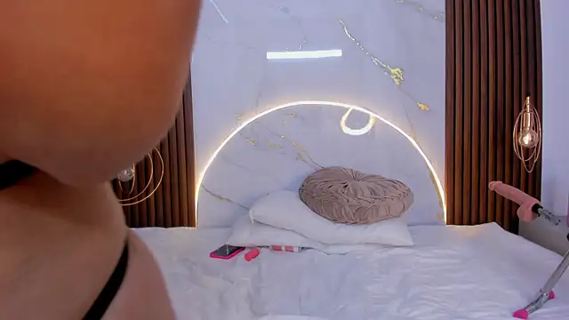 danisaenz  online show from December 2024 07:43:02 PM