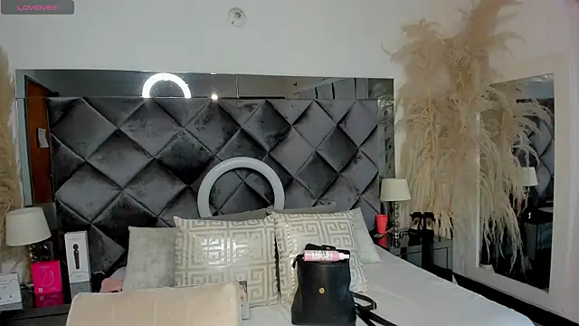 sofhiaa adaams online show from October 2025 10:36:01 PM