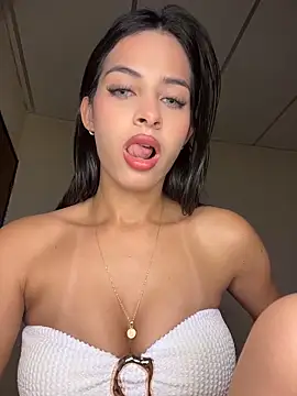 Snapshot of violetta-brown1 chatting on April 2026 01:22:01 AM violetta-brown1 online show from April 2026 01:22:01 AM