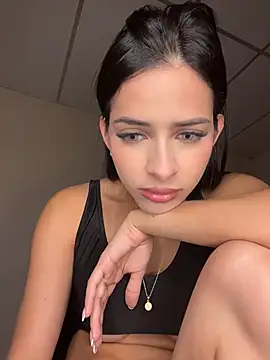 Snapshot of violetta-brown1 chatting on April 2026 12:37:01 AM violetta-brown1 online show from April 2026 12:37:01 AM