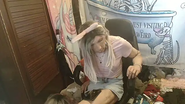 Ombeline1 online show from April 2026 12:05:02 PM