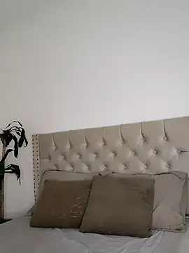 Snapshot of Lia_Hurley chatting on December 2024 03:42:02 PM Lia Hurley online show from December 2024 03:42:02 PM