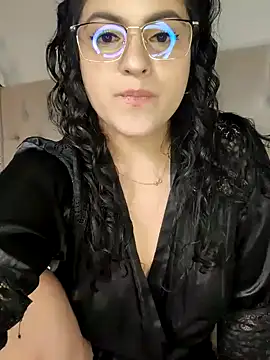 Snapshot of Lia_Hurley chatting on December 2024 08:36:02 PM Lia Hurley online show from December 2024 08:36:02 PM