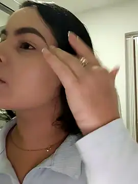 Snapshot of Lia_Hurley chatting on December 2024 03:01:01 PM Lia Hurley online show from December 2024 03:01:01 PM