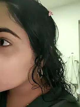 Snapshot of Lia_Hurley chatting on January 2025 04:47:01 PM Lia Hurley online show from January 2025 04:47:01 PM