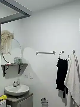 Snapshot of Lia_Hurley chatting on February 2025 02:05:02 PM Lia Hurley online show from February 2025 02:05:02 PM