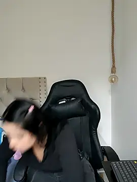 Snapshot of Lia_Hurley chatting on March 2025 12:50:02 PM Lia Hurley online show from March 2025 12:50:02 PM