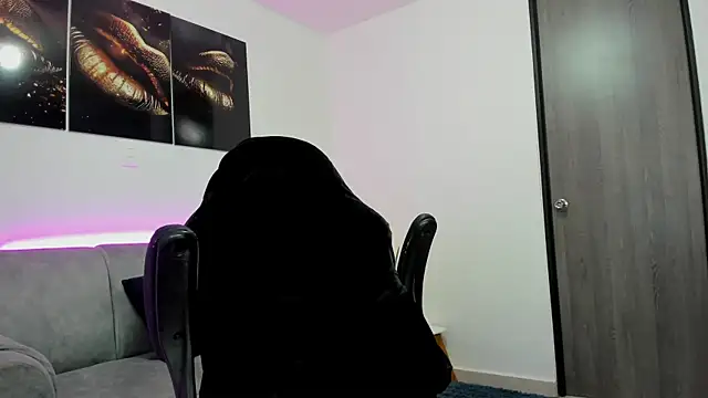 Snapshot of alina_cruz chatting on February 2025 07:47:02 PM alina cruz online show from February 2025 07:47:02 PM