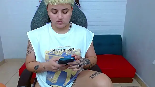 Snapshot of isabeautyx19 chatting on December 2024 04:28:01 PM isabeautyx19 online show from December 2024 04:28:01 PM