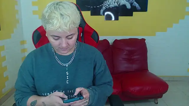 Snapshot of isabeautyx19 chatting on December 2024 01:11:02 PM isabeautyx19 online show from December 2024 01:11:02 PM