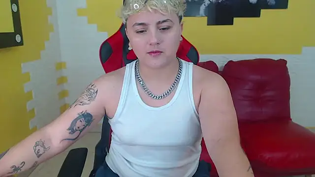 Snapshot of isabeautyx19 chatting on December 2024 01:13:02 PM isabeautyx19 online show from December 2024 01:13:02 PM